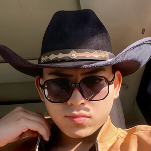 Aaron Gaona Headshot 3 of 4