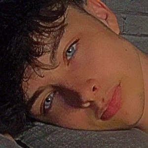 Aaron Lee Headshot 8 of 10
