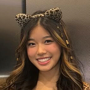 Abbi-Hope Jihye Park Headshot 5 of 6