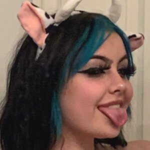 Abbi Wayment Headshot 2 of 10