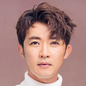 Ahn Jae-wook Headshot 2 of 6