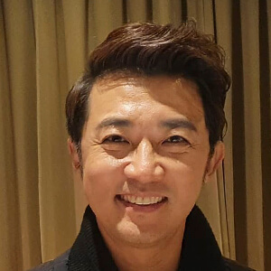 Ahn Jae-wook Headshot 4 of 6