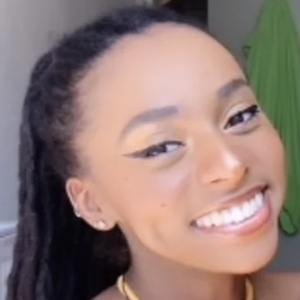 aidouush Headshot