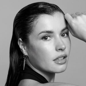 Aimee Kelly Headshot 3 of 9