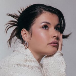 Aimee Kelly Headshot 5 of 9