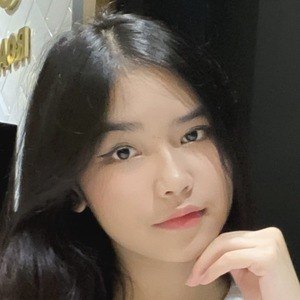 Ajeng Fauziiah - Age, Family, Bio | Famous Birthdays