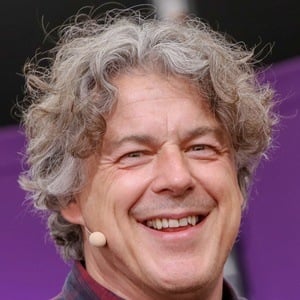 Alan Davies Headshot 6 of 6