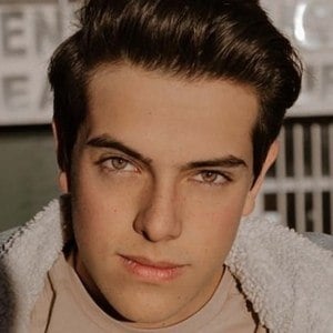 Alan Muñoz Headshot 6 of 10