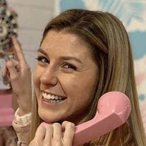 Alana Lee - Age, Family, Bio | Famous Birthdays