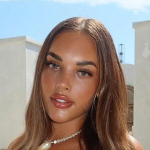 Alanna Pow ge Famille Biographie Famous Birthdays