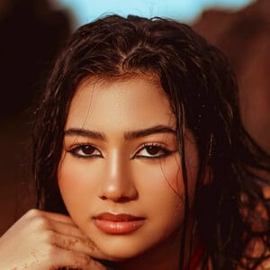 Alanny Figueiredo Headshot 5 of 14