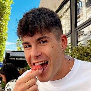 Ale Della Giusta Headshot 2 of 3