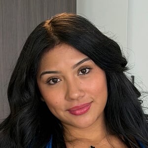 Alessandra Cruz Headshot 2 of 4