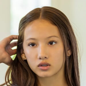 Alessandra Liu Headshot 4 of 16