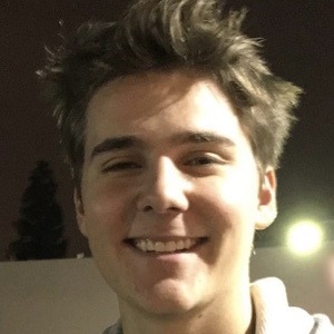 Alex Ernst - Age, Family, Bio | Famous Birthdays