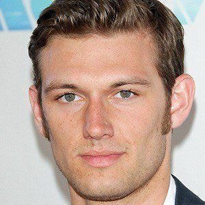 Hvem er Alex Pettyfer dating 2012