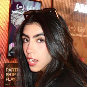 Alexa Calderón Headshot 5 of 5
