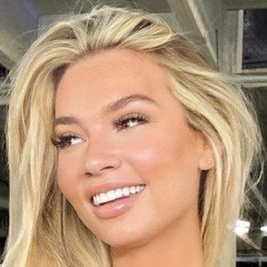Nicole Collins - Facebook, Instagram, Twitter [Profiles]