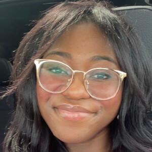 Alexa Kenneth-Ogah Headshot 6 of 6