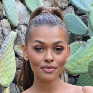 Alexandra Joner Headshot 2 of 4