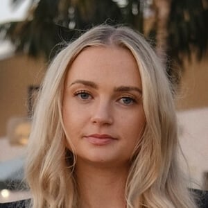 Alexandra Pullen Headshot 12 of 14