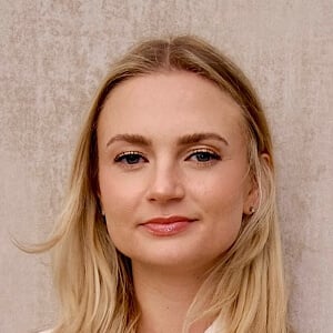 Alexandra Pullen Headshot 13 of 14