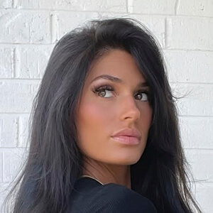 Alexia Breedlove Headshot 5 of 6