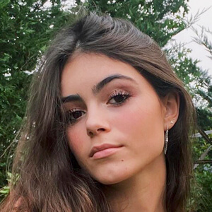 Alexis Abramsonn Headshot 3 of 6