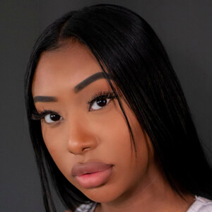 Alexis Chantelle Headshot 4 of 12