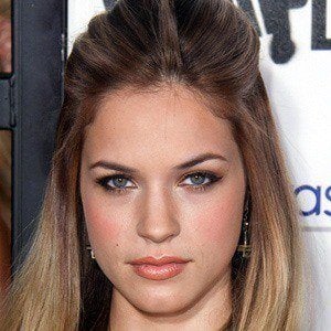 Alexis Knapp at age 23