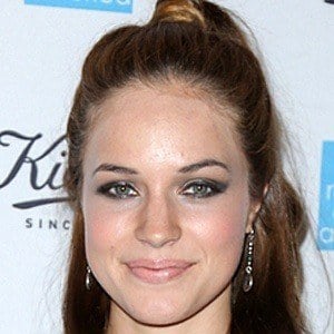 Alexis Knapp Headshot 9 of 10