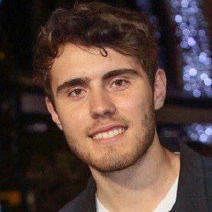 Alfie Deyes Headshot 3 of 4