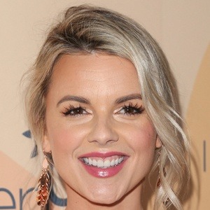 Ali Fedotowsky Headshot 6 of 10