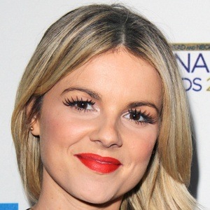 Ali Fedotowsky Headshot 7 of 10