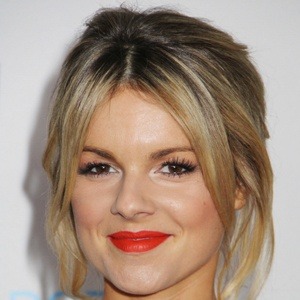 Ali Fedotowsky Headshot 8 of 10