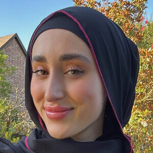 Alia Deeb Headshot 4 of 6