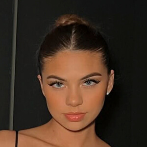 Aliah Weesner Headshot 5 of 6