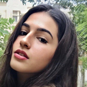 Alina Namazi Headshot 8 of 10