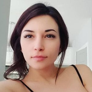 Alinity Divine Headshot 2 of 10