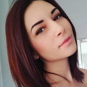 Alinity Divine Headshot 5 of 10