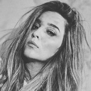 Alisan Porter Headshot 2 of 7