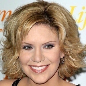 Alison Krauss Headshot 7 of 10