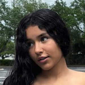 Alison Quiroga Headshot 4 of 5