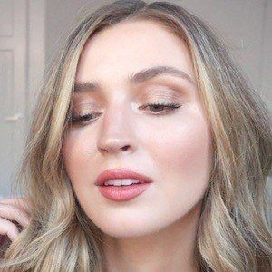 Allana Davison Headshot