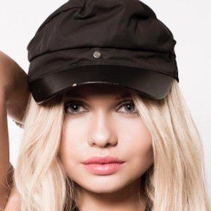 Alli Simpson Headshot 4 of 10