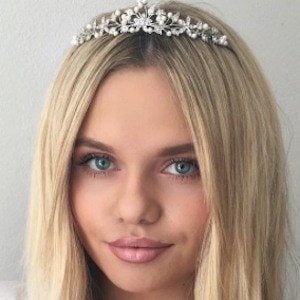 Alli Simpson Headshot 10 of 10