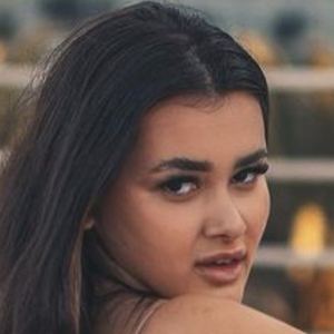 Allisen Medina Headshot 8 of 10