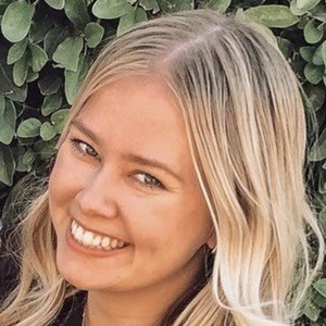 Ally Dowse Headshot 2 of 10