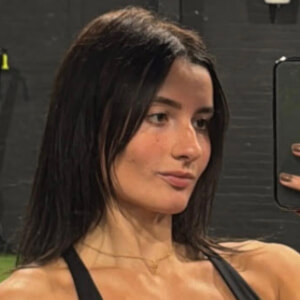 Ally Carter Headshot 3 of 5