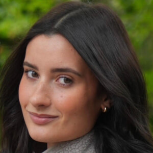 Ally Carter Headshot 5 of 5